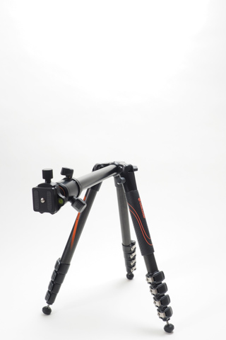 デジカメアイテム丼：手堅い作りのカーボン製トラベル三脚 VANGUARD