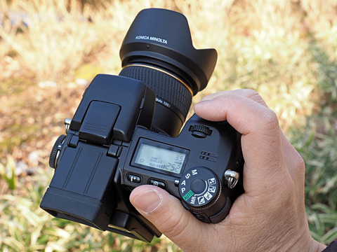 オールドデジカメの凱旋：コニカミノルタ「DiMAGE A2」（2004年