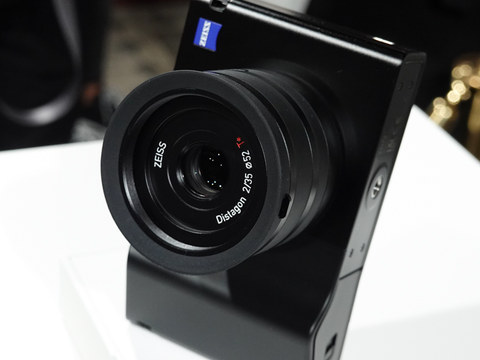 フォトキナ】ZEISSの35mmフルサイズ機「ZX1」詳報 - デジカメ Watch