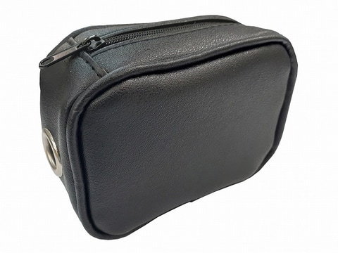 ユーエヌ、ローライ35向けのカメラケース。フードやストラップ装着にも