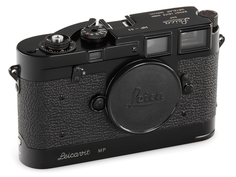 1950年代製「ライカMP」の美品が1.5億円で落札。“ブラックペイント人気