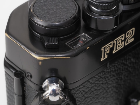 赤城耕一の「アカギカメラ」 第79回：40年来の相棒「ニコンFE2」とその