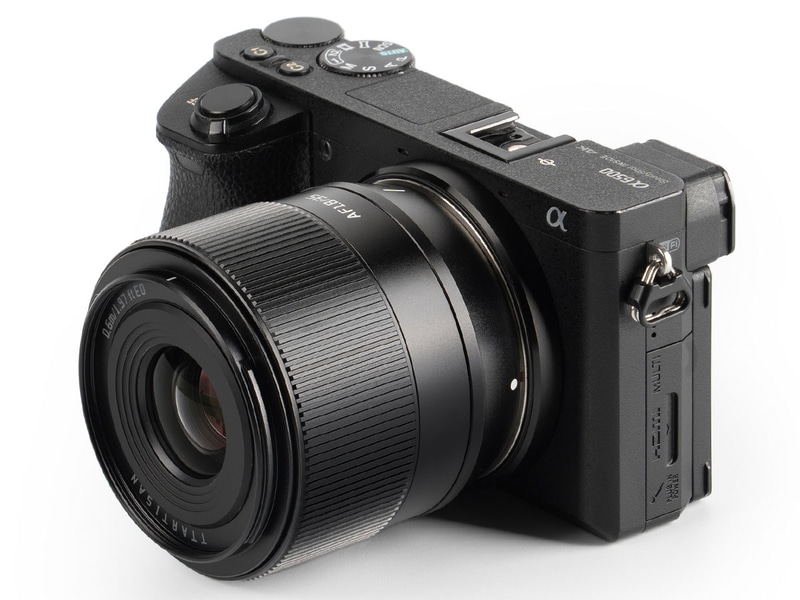 TTArtisan、APS-C用のAF単焦点レンズ「AF35mm f/1.8」にソニーE