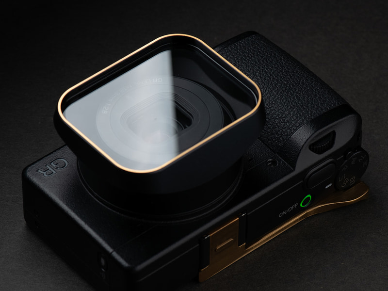 RICOH GRシリーズ用のフィルター組み込みレンズフードに新色「ゴールド