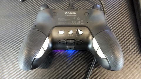 PS4対応「レボリューション アンリミテッド プロコントローラー」実機