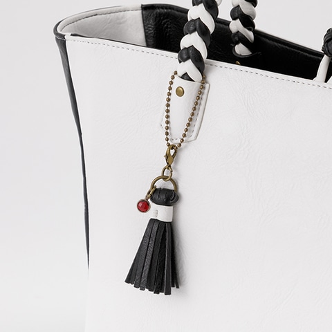 納棺師モデルのバッグは「化粧箱」をイメージ！ SuperGroupiesより「第