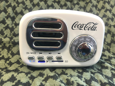 ダイソーの「ブルートゥーススピーカー（コカ・コーラ）」がレトロで