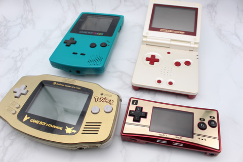ゲームボーイ」生誕35周年！ ゲームを持ち歩くプレイスタイルを確立