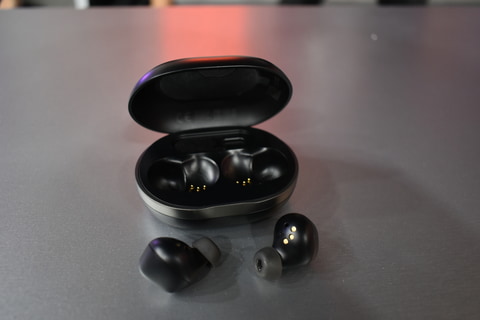 SteelSeries、完全ワイヤレスイヤホンとハイエンドキーボードを発表