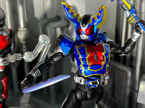 真骨彫製法」より「仮面ライダーガタック ハイパーフォーム」や