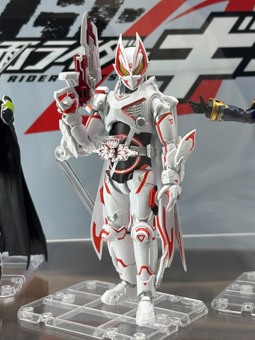 仮面ライダーギーツ」より可動フィギュア「S.H.Figuarts 仮面