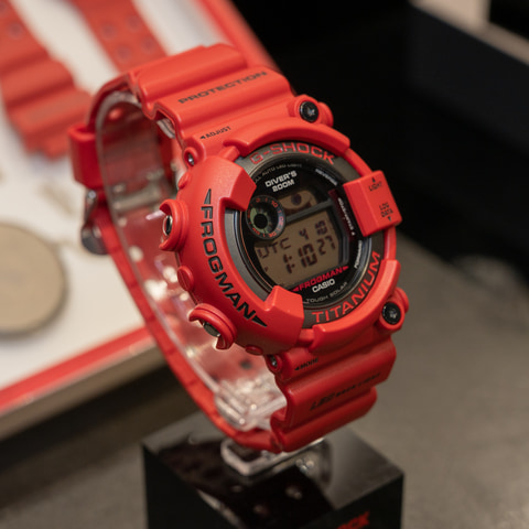 G-SHOCK、赤いフロッグマンが新仕様で復刻 - Impress Watch