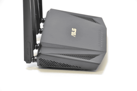 多機能で設定アプリも優秀。2402MbpsのミドルスペックWi-Fiルーター