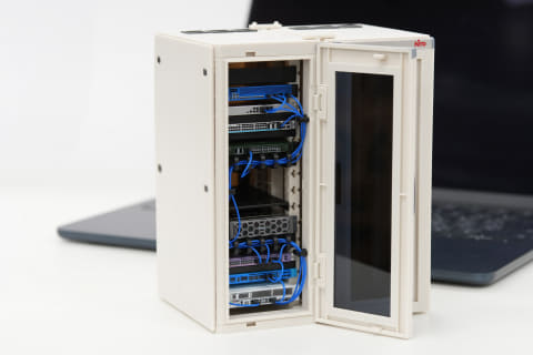 あの日東工業が本気で監修！「手のひらネットワーク機器」を搭載できる