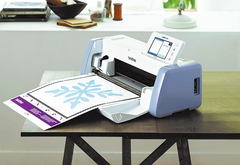 家庭用カッティングマシンで業界初、紙・布の厚みを検知して刃の出量