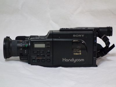 わたしの思い出家電】ソニーの8mmビデオカメラ「CCD-V88」 - 家電