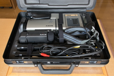 わたしの思い出家電】ソニーの8㎜ビデオカメラ「CCD-V100」 - 家電