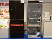 600L級なのに本体幅を70cm以下に抑えた「マジック大容量」冷蔵庫