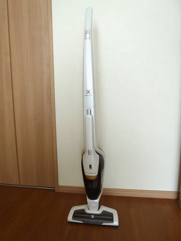 家電製品ミニレビュー】1台3役のスティック掃除機! エレクトロラックス