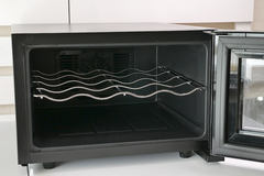 家電製品ミニレビュー】横置きだから設置しやすい! ワインを美味しく