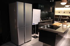 アクア、深澤 直人氏がデザインを手がけたインテリアに馴染む冷蔵庫