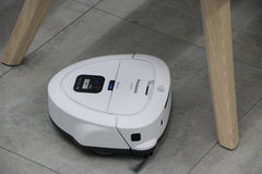 パナソニック、コンパクトなロボット掃除機「ルーロ ミニ」～本体面積
