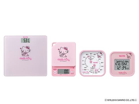 タニタ、誕生45周年を迎える「ハローキティ」コラボの「体重計