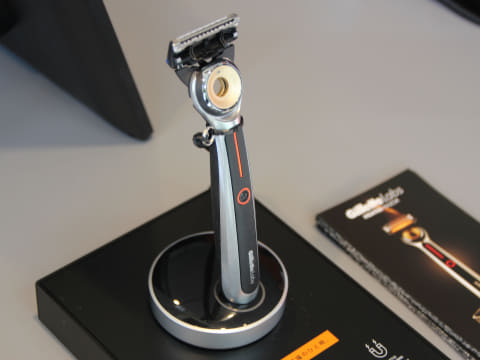 ジレット、蒸しタオルで温めたような心地よさで剃れる温熱バー搭載の