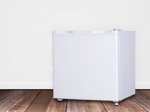 省スペースでも容量32Lのコンパクトな冷凍庫。まとめ買い&作り置きに