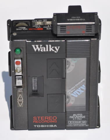 思い出家電】東芝のポータブルカセットプレーヤー「Walky KT-RS1