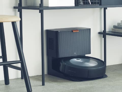 新ルンバ「j7」登場、ペットのフンや電源コードも見分けて回避 - 家電