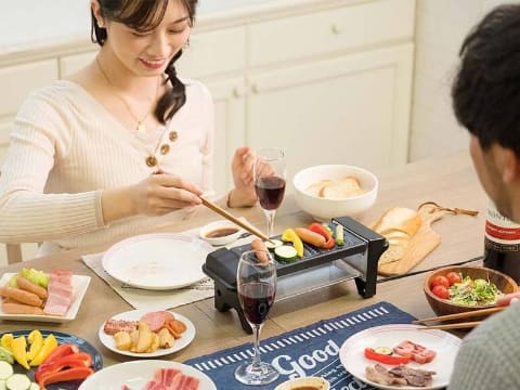 1台で焼き鳥と焼肉ができるグリル「おうち呑み名人」ライソン - 家電 Watch