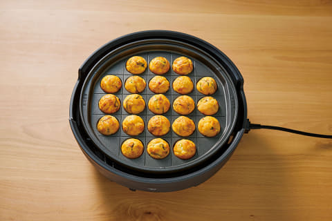 象印から3～4人用グリル鍋。たこ焼きプレートや直火対応鍋がセット