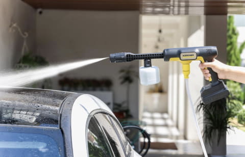 ケルヒャー、水道やコンセント遠くても使えるハンディ高圧洗浄機