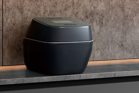 東芝「真空水」でハリとツヤにこだわった炊飯器 - 家電 Watch