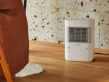 シャープ、大風量で足元を暖めるプラズマクラスター加湿ヒーター