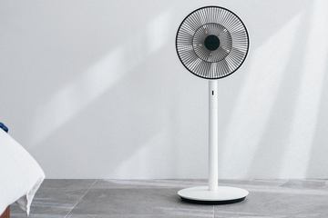 バルミューダ「The GreenFan」販売開始。今年も4色を展開 - 家電 Watch
