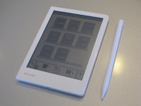 シャープ、紙ノート感覚の電子メモツール「電子ノート WG-N10