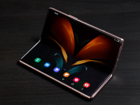 サムスン、「Galaxy Z Fold2」を発表 - ケータイ Watch