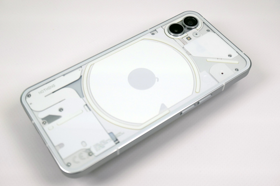Nothing Phone (1)」レビュー、ユニークなのは“光る背面”だけじゃない