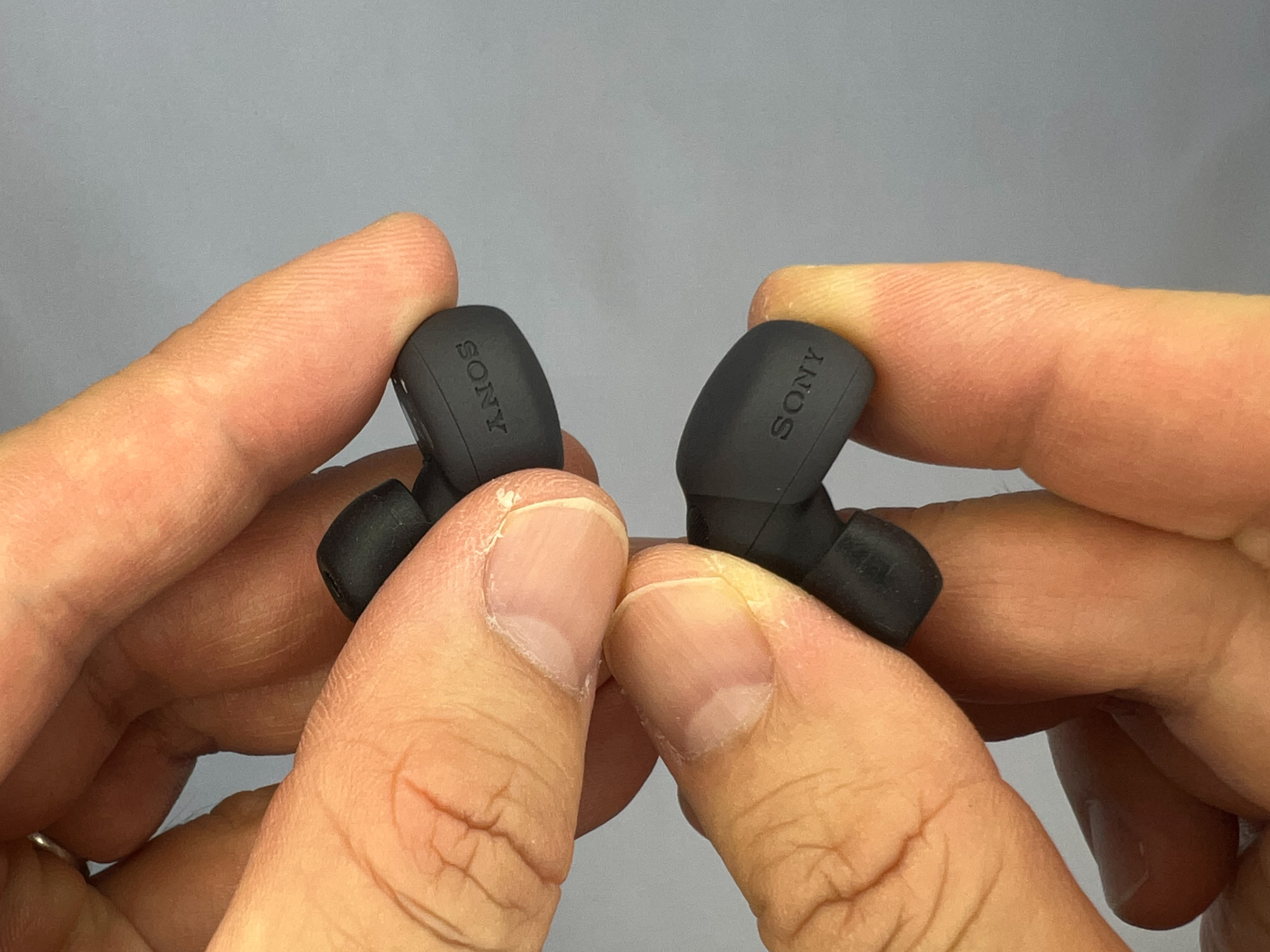 ついにノイズキャンセリング対応、外の音も聞けるワイヤレスイヤホン