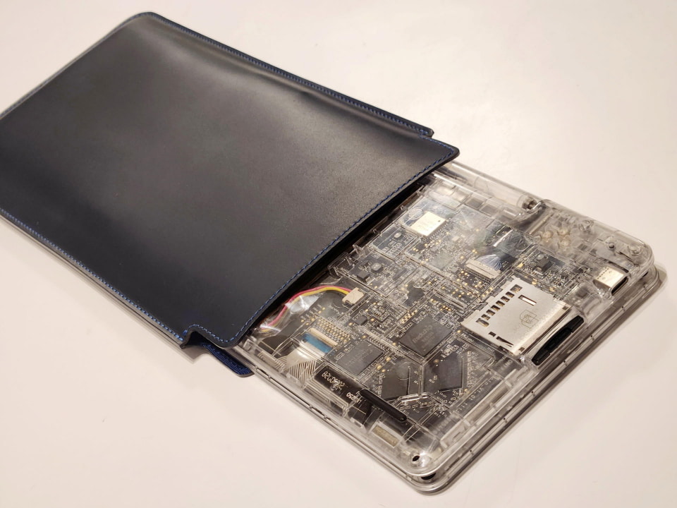 ポメラのクリスタルモデルに似合う専用ケースを探してみた - ケータイ