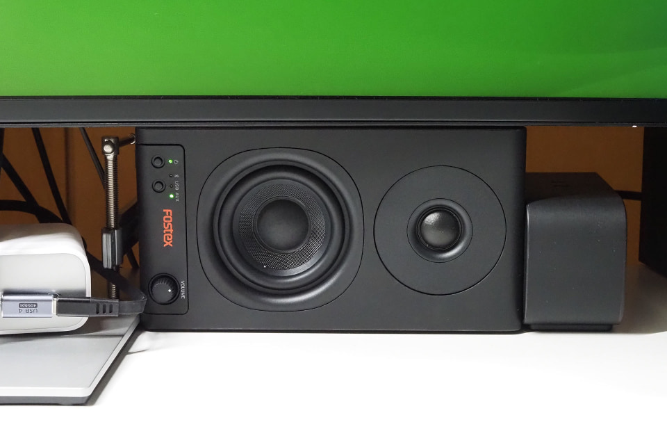 ディスプレイの台座として買ったスピーカー、FOSTEX「PM0.3BD」から