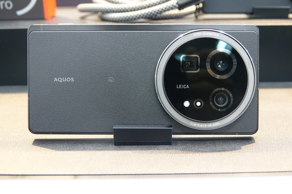 シャープのフラッグシップスマホ「AQUOS R9 pro」発表――1インチを