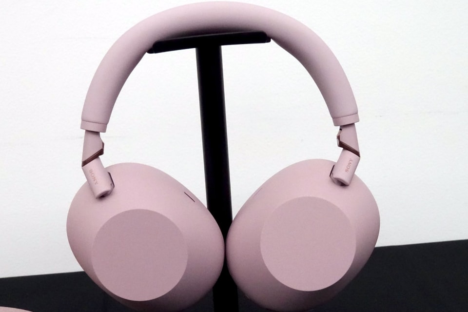 ソニー、ワイヤレスヘッドホン「WH-1000XM6」に新色サンドピンク