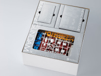 ソフトバンク、ガンダムケータイ「945SH G Ver.GP30th」10日発売