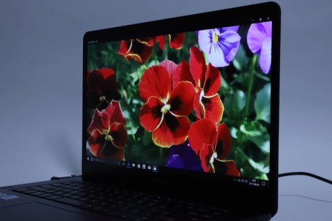 Hothotレビュー】まるで黒いMacBook Pro! GeForce GTX 1050搭載のASUS