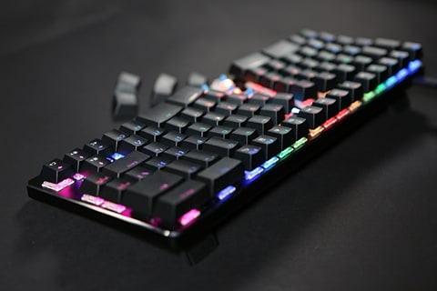 既存キーボードの使い勝手を損なわないエルゴノミクスキーボード「X