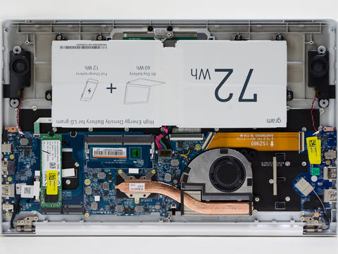 西川和久の不定期コラム】15.6型でほぼ1kgの超軽量モバイルノート「LG