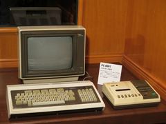 日本パソコン史のはじまりとも言える、NEC PC-8001の誕生を振り返る